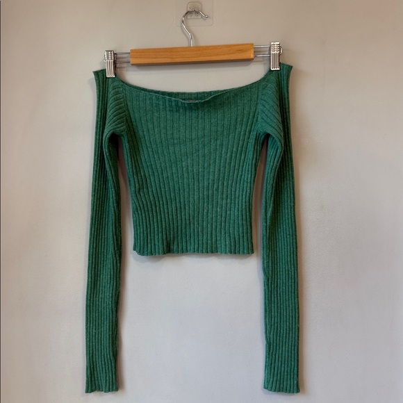 Off-Shoulder Green Ribbed Sweater - Picture 6 of 9